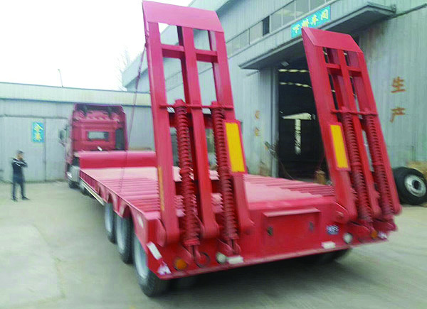 低平板半掛車(chē)