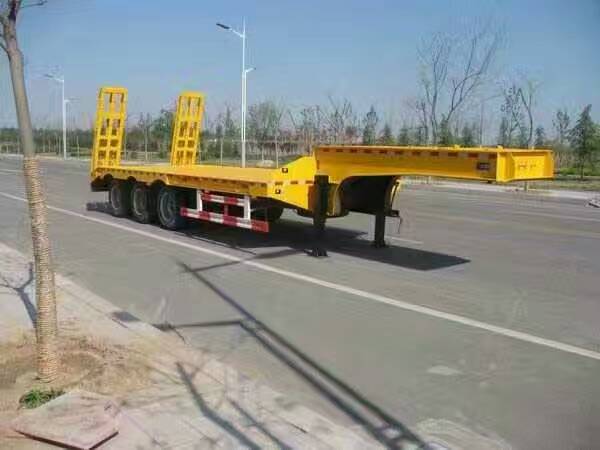 低平板半掛車(chē)