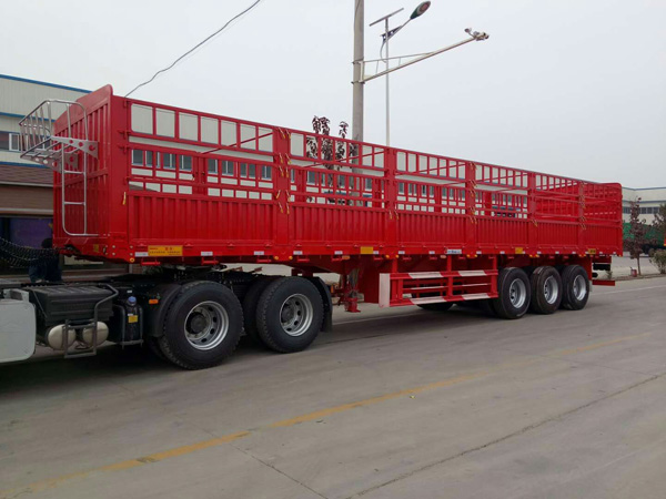 倉(cāng)柵式運(yùn)輸半掛車(chē)